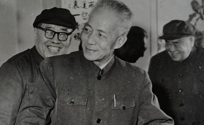 1967年上海市委书记被夺权十年后他再受重用晚年官至副国级尊